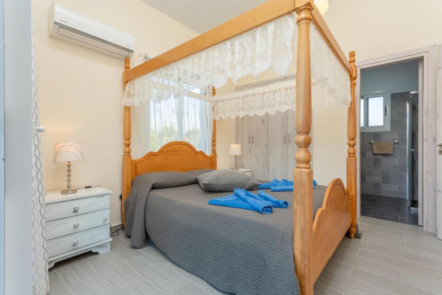 Sun Beach Villa Tria Polis 外观 照片