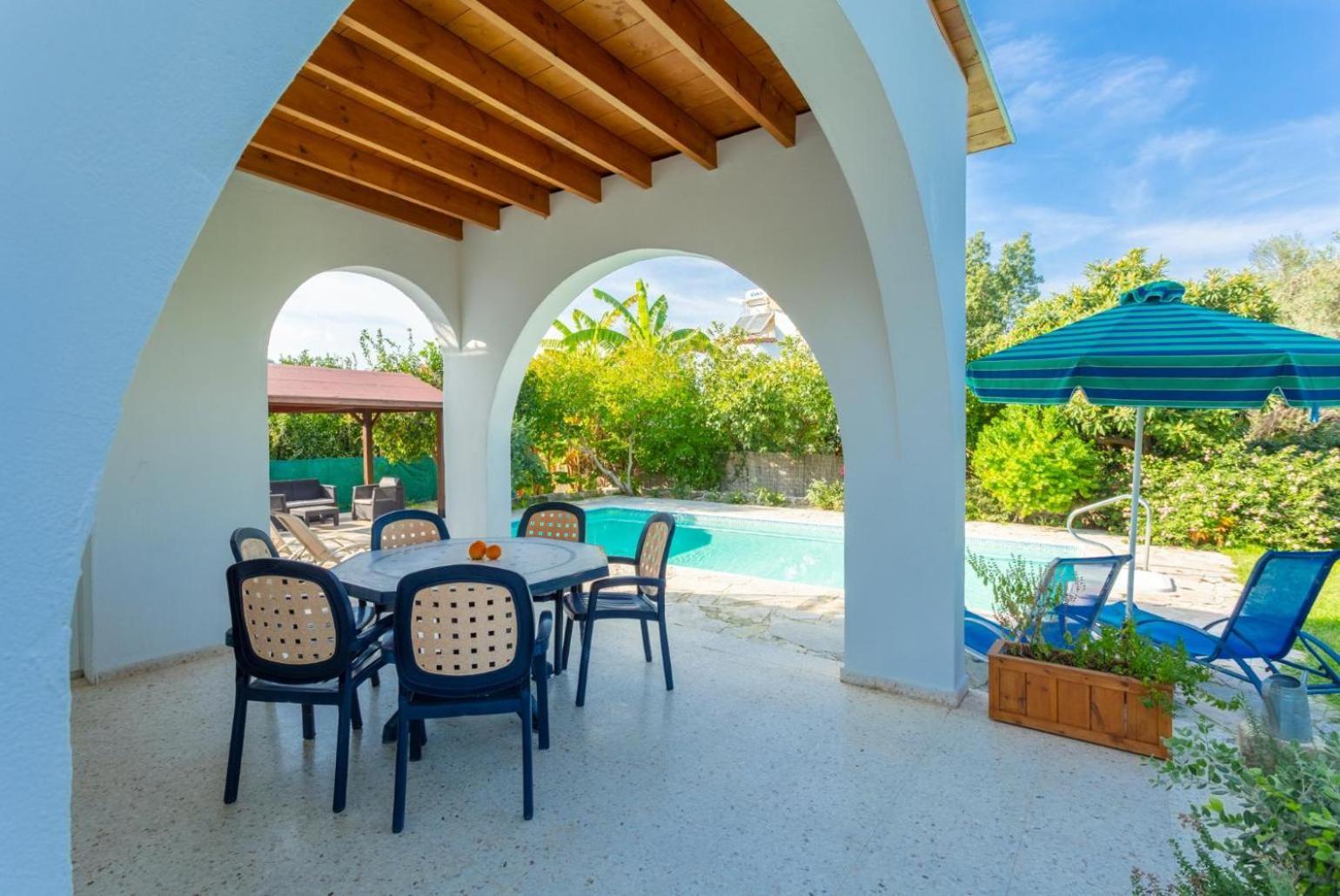 Sun Beach Villa Tria Polis 外观 照片