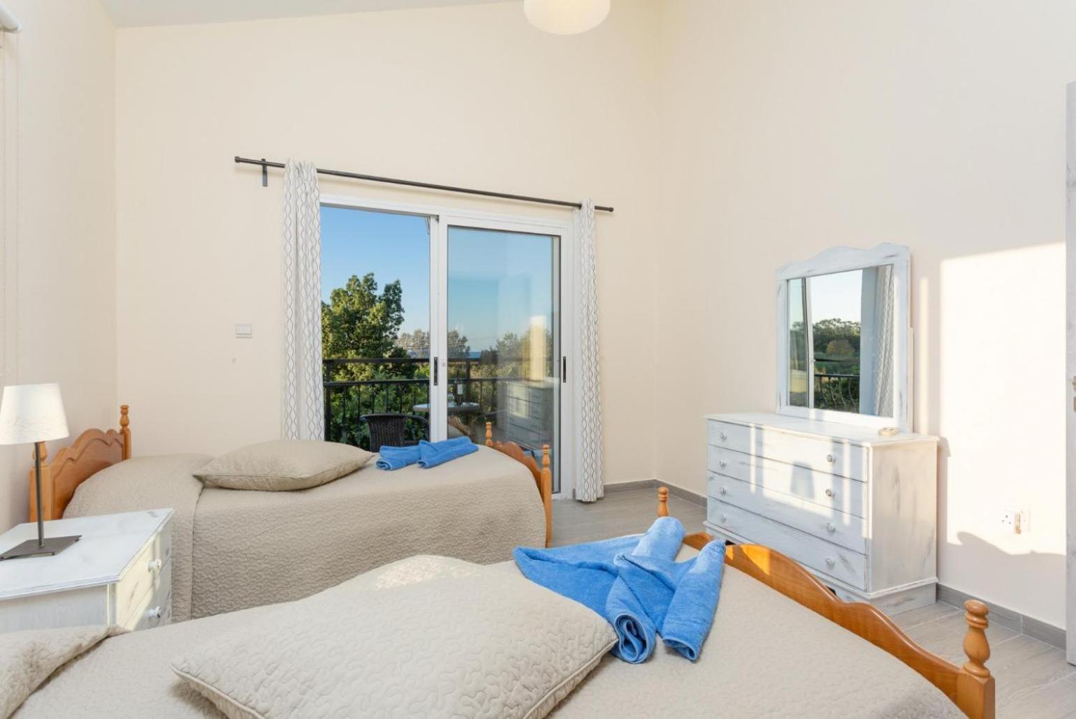 Sun Beach Villa Tria Polis 外观 照片
