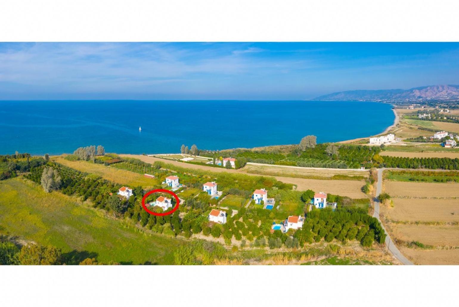 Sun Beach Villa Tria Polis 外观 照片