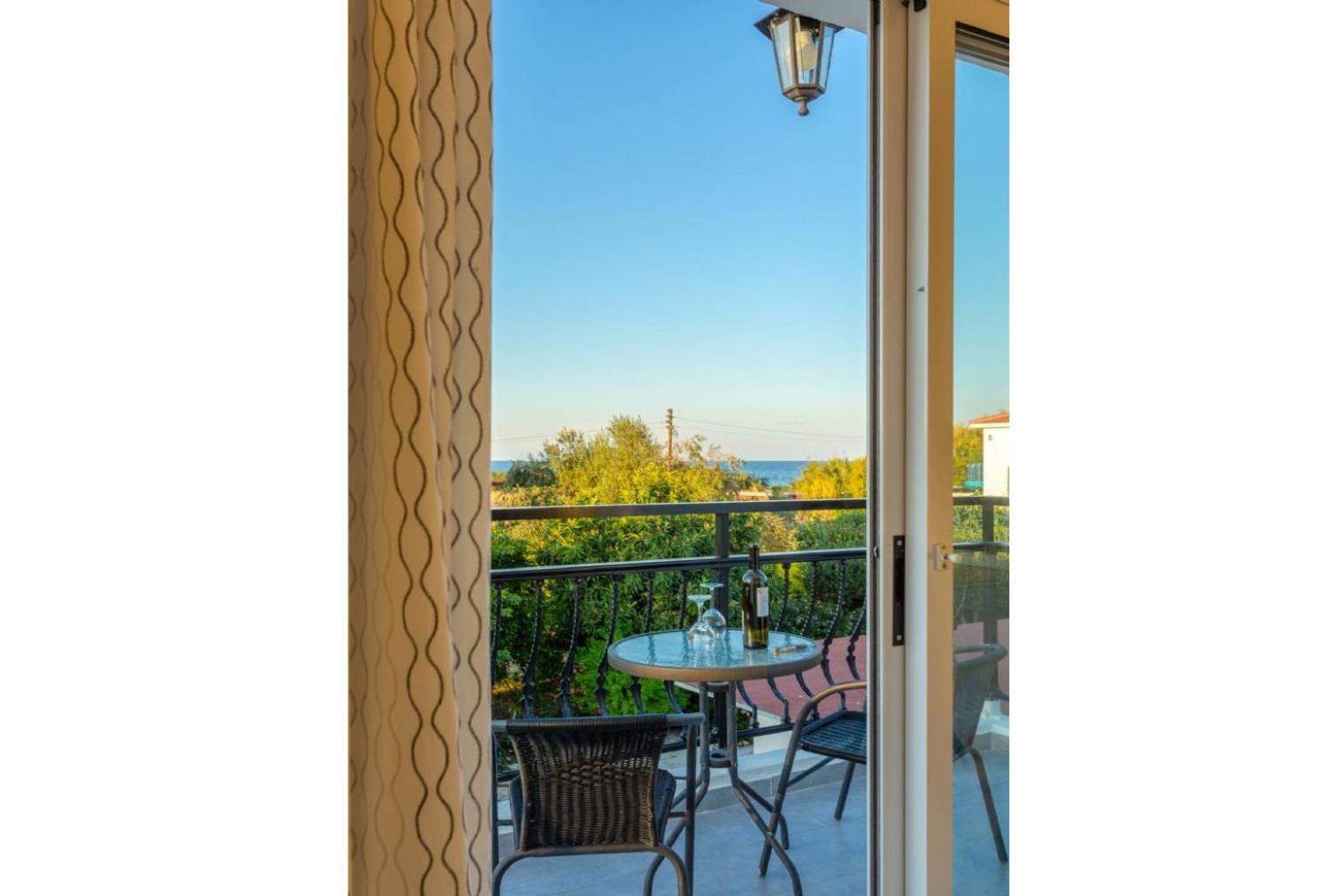 Sun Beach Villa Tria Polis 外观 照片