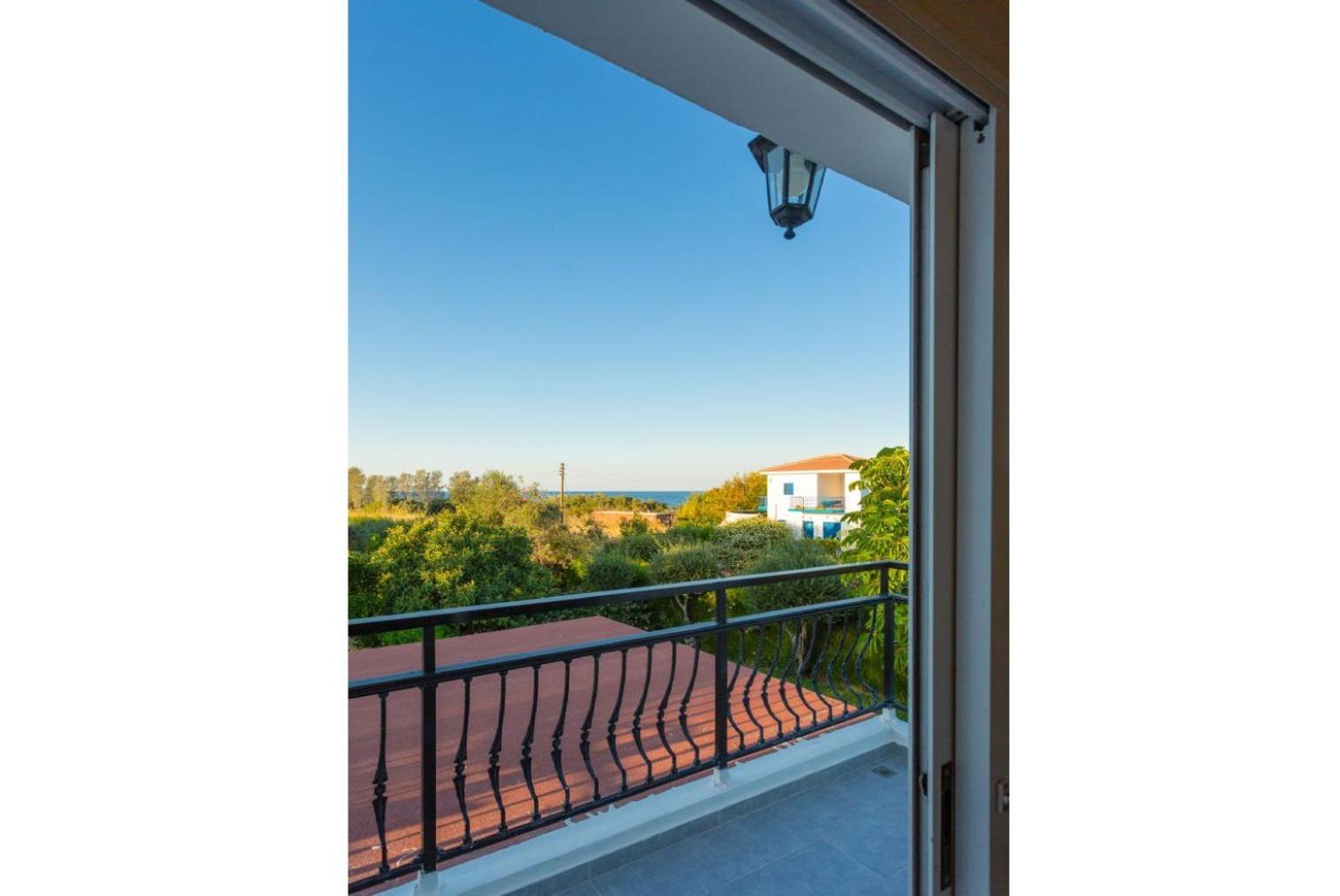 Sun Beach Villa Tria Polis 外观 照片