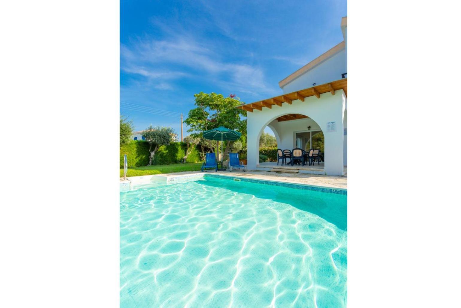 Sun Beach Villa Tria Polis 外观 照片