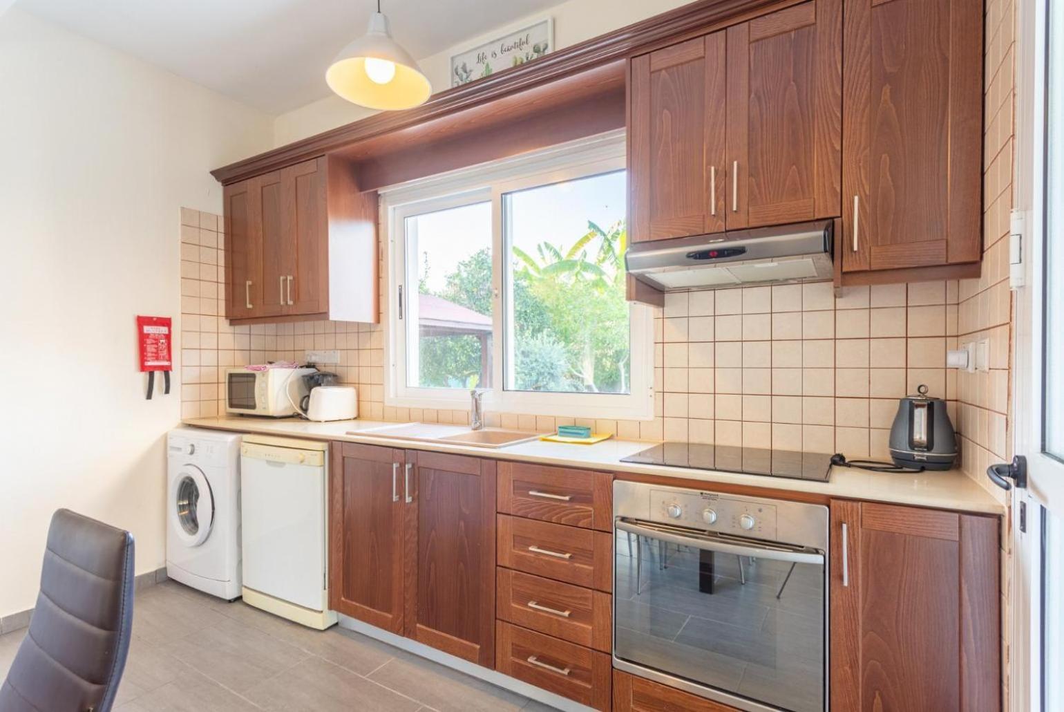 Sun Beach Villa Tria Polis 外观 照片