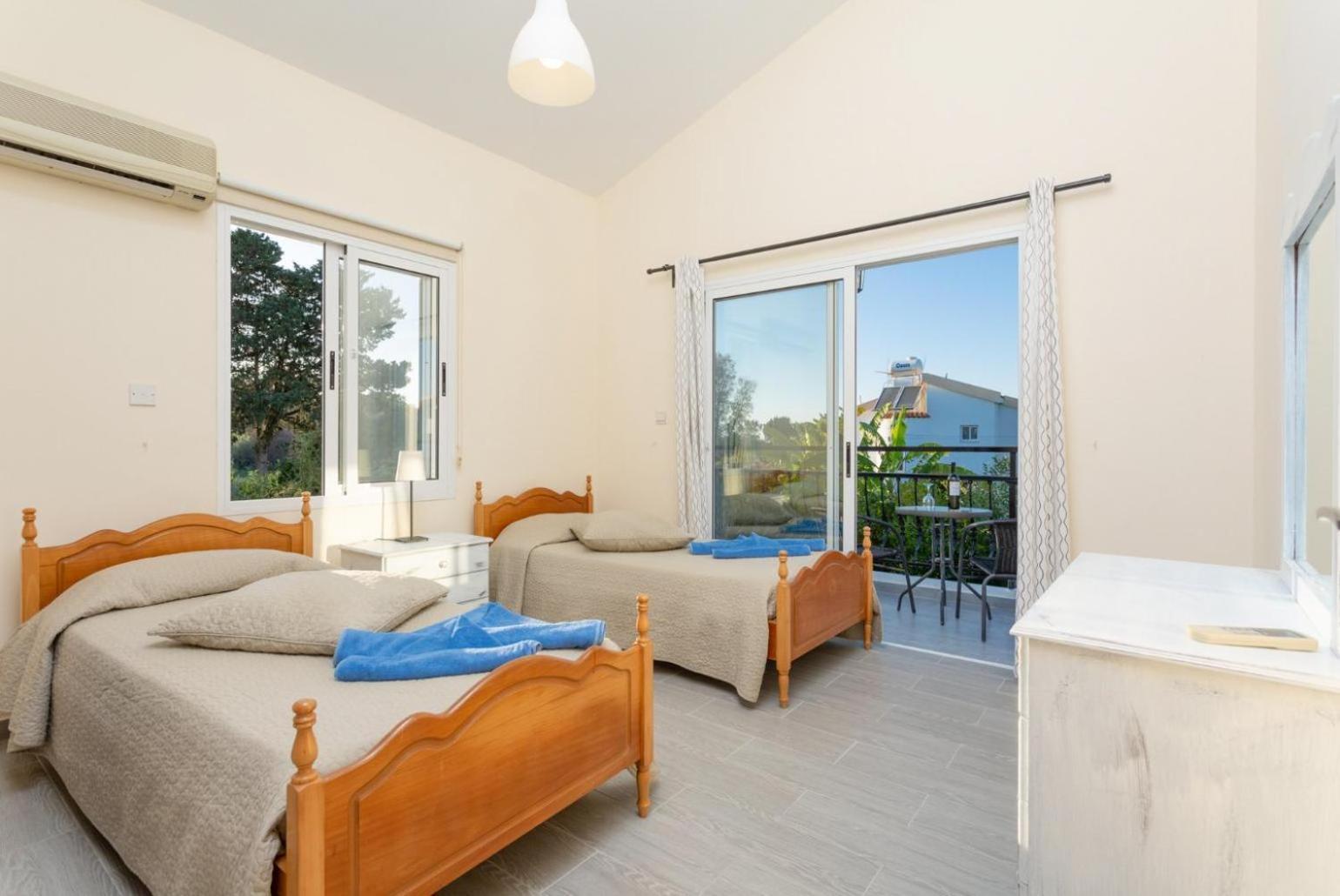 Sun Beach Villa Tria Polis 外观 照片