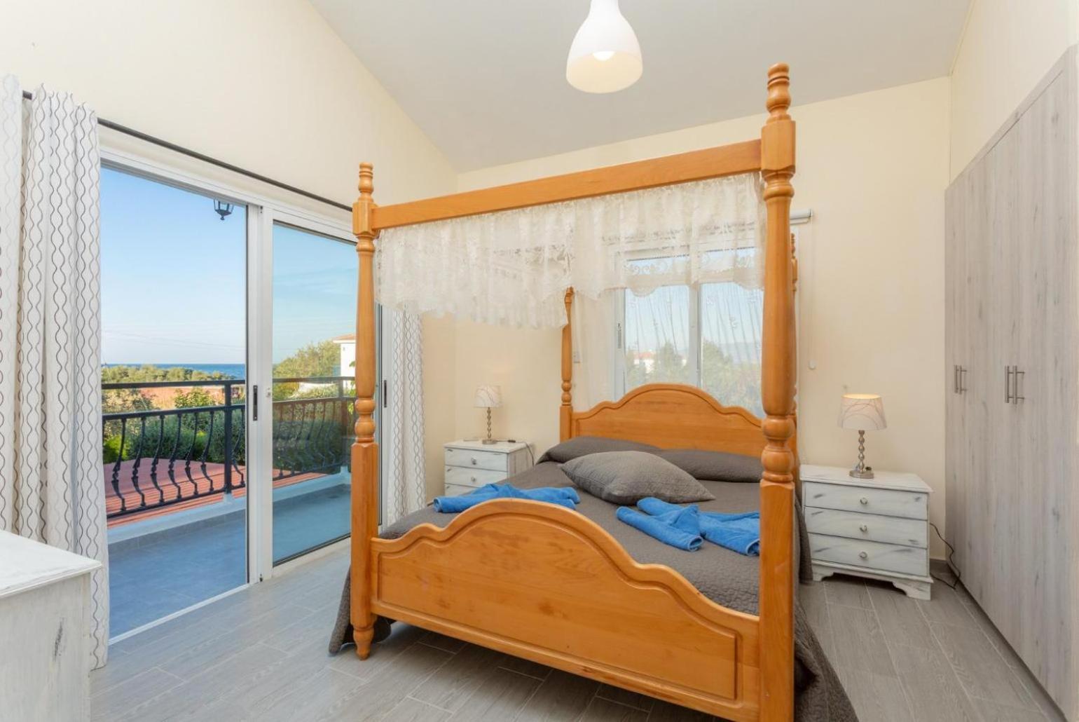 Sun Beach Villa Tria Polis 外观 照片