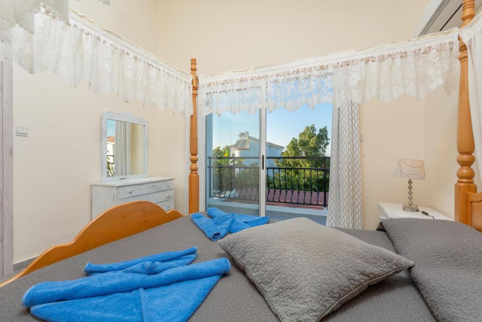 Sun Beach Villa Tria Polis 外观 照片