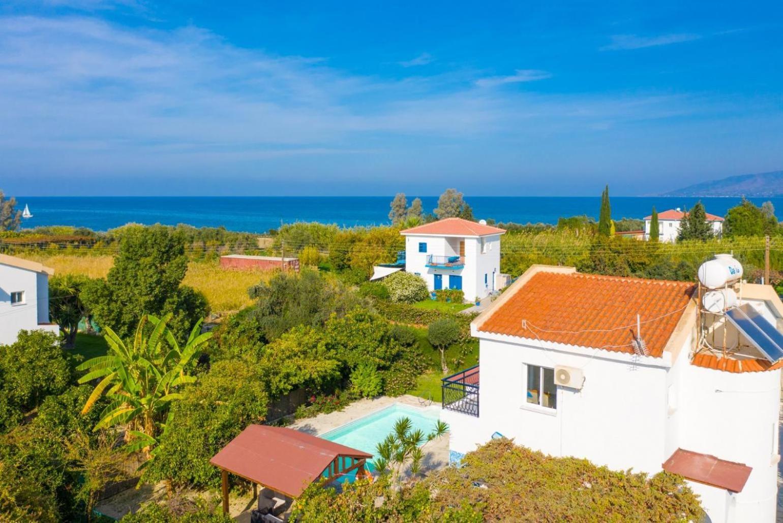 Sun Beach Villa Tria Polis 外观 照片